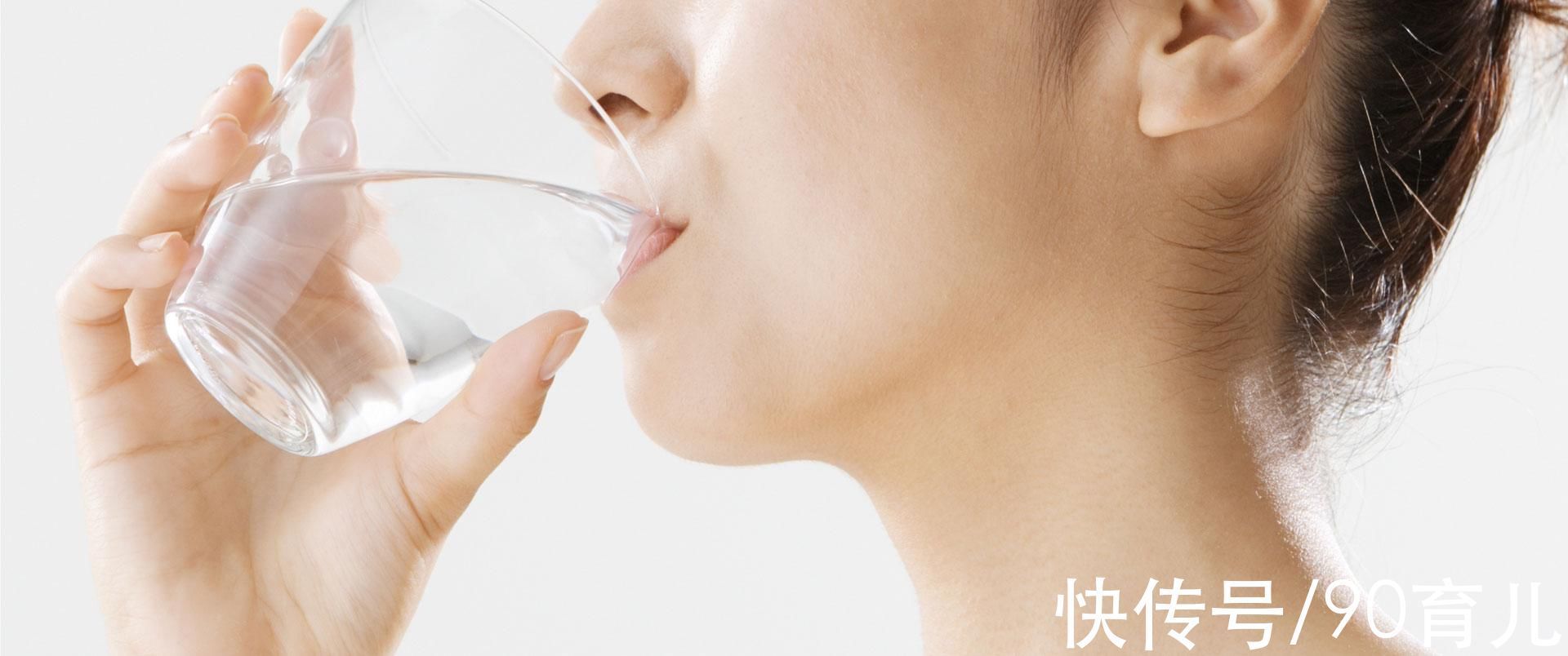 多喝水|孕期三个时间段多喝水,羊水保持得更干净,第一个时间绝不能错过