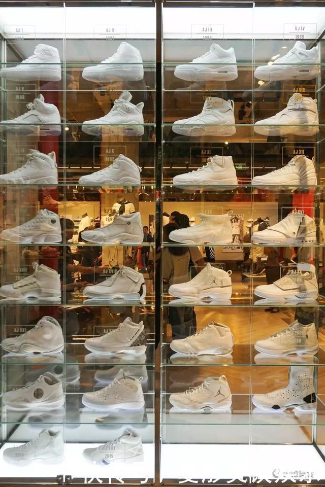 亚洲最大JORDAN旗舰店开业,我冒雨把“黑粉脚趾”买到手了!