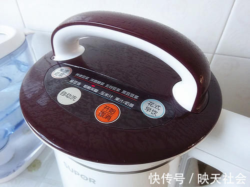 米糊|女人常吃这三黑,强过生发剂,不怕头发大把掉,还能促进头发生长