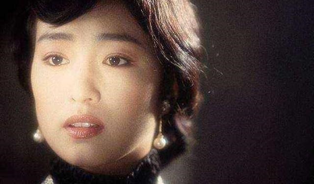 中国女排&巩俐为“中国女排”题写寄语,字里行间充满英气,令书法家都汗颜