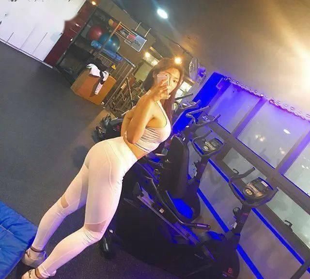 身高170|她身高170，体重135斤，健身三年练出S曲线，令网友羡慕她的身材