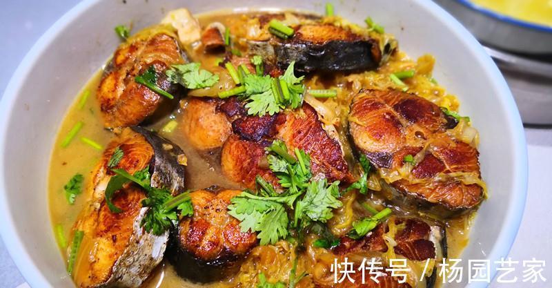 天冷了，这道炖鱼收藏好，营养极高，热乎乎端上桌，补气又暖胃！