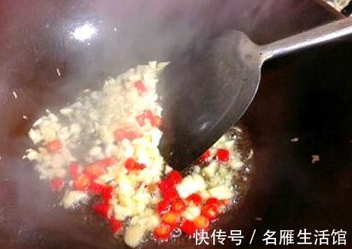 炒牛肉时,多加1种“香草”,肉嫩滑爽口,鲜香无腥味