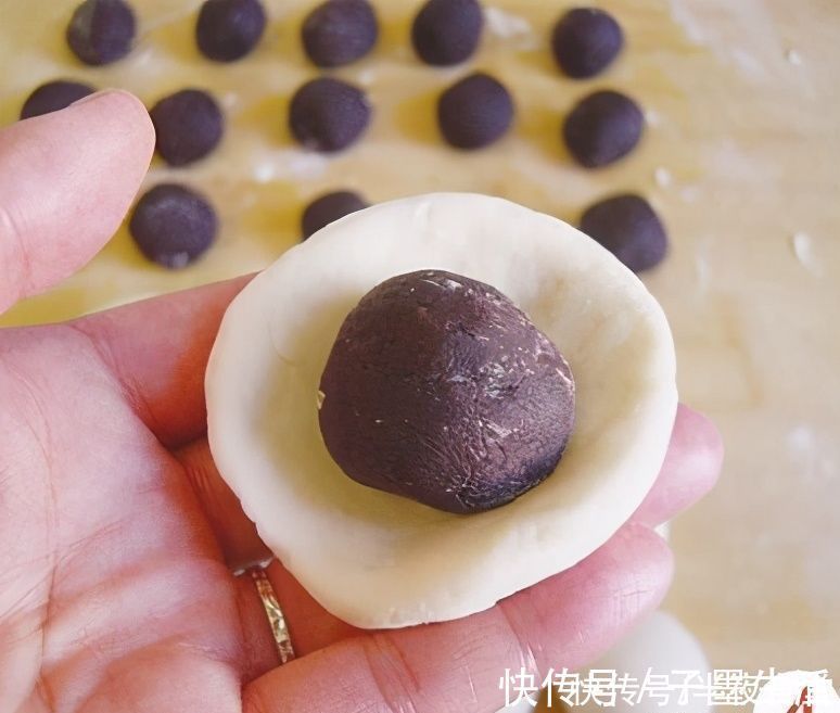 面粉别总蒸馒头，这样做是主食也是点心，酥软香甜，孩子爱吃