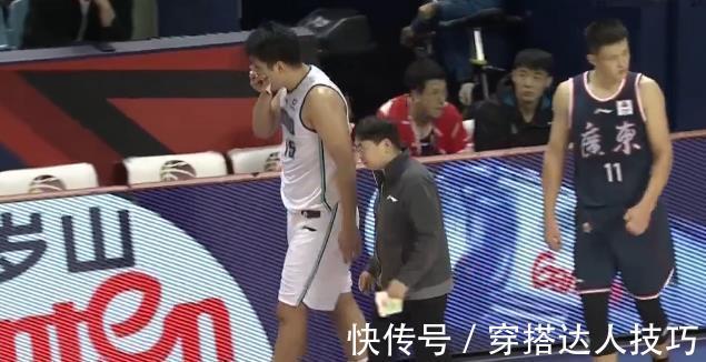 任骏飞|苏伟两次伸脚绊人被驱逐,任骏飞,一肘把李原宇嘴巴打出血