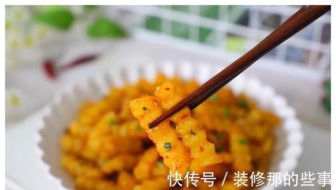 辣椒酱|土豆不煎不炸,加料一拌,香辣开胃,解馋又顶饱,夏天吃太过瘾了