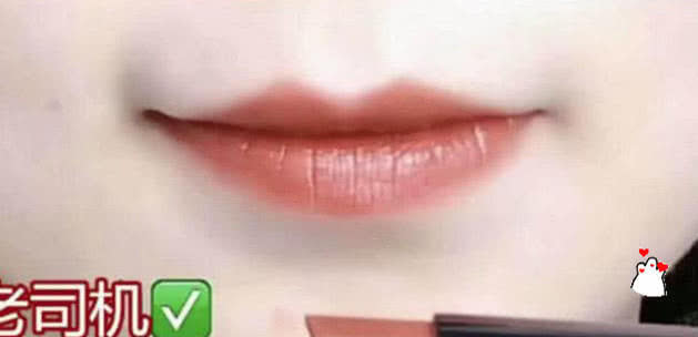 新手|同样是化妆,新手VS大佬,网友这就是人与人之间的差距吧!