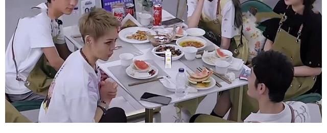 节目|中餐厅第五季，丁真听不懂普通话，龚俊是替补，节目播出满屏尴尬