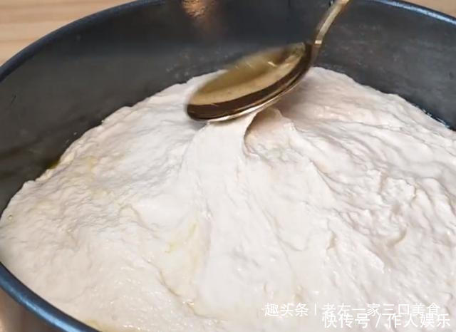 大米中加2个鸡蛋,不熬粥不煮饭,筷子一搅,出锅比面包还好吃