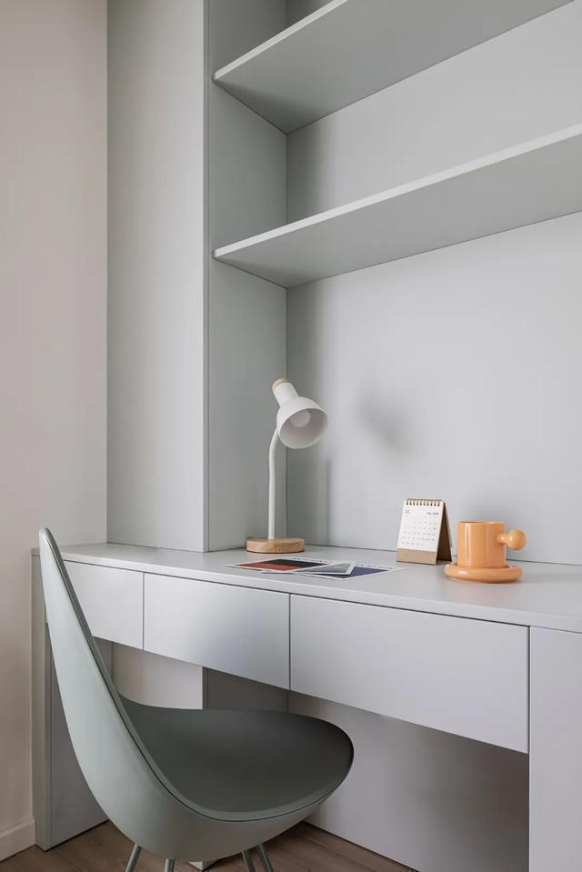 收纳|这对夫妻的“穷装风”新家,明亮又舒适,证明了越简单越美好!