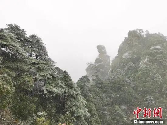 发布寒潮蓝色预警|来了！来了！一早醒来上饶这里全是雪！