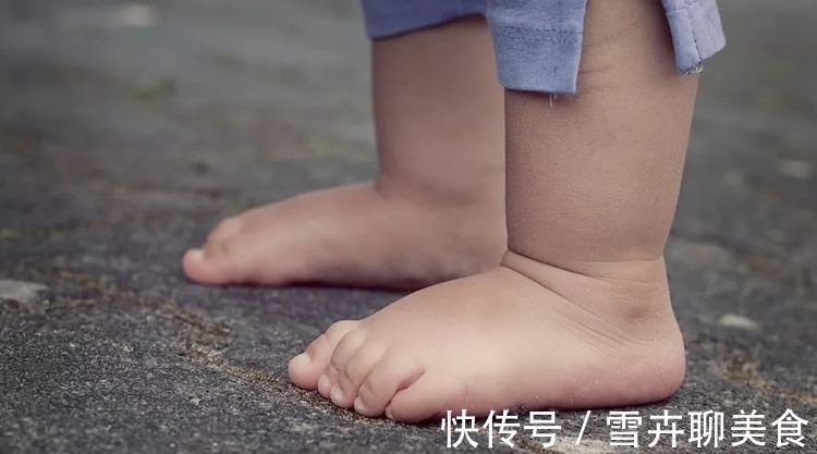 孩子|别给宝宝穿“雪地靴”!最害娃的4类鞋子,保暖也要注意这些问题