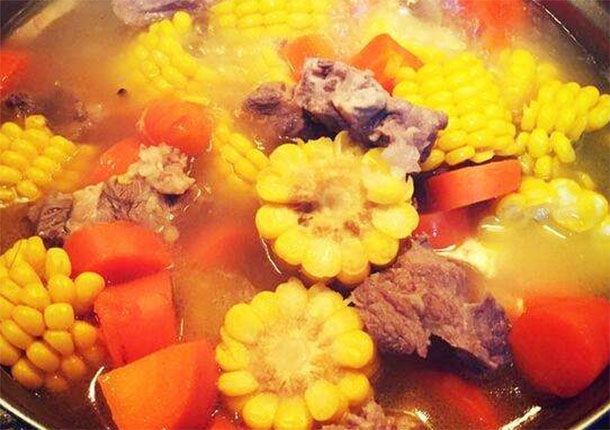 营养物质|秋天干燥孩子缺水嘴唇干裂，多喝滋补汤，补充水分，滋润皮肤长高