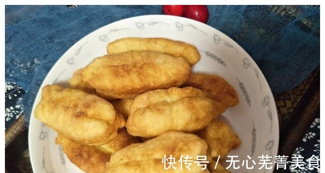 炸油条|想吃油条不用买，在家10分钟就炸好，香酥蓬松，做法配方教给你！