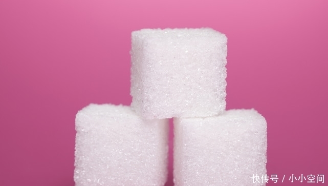 55岁男子不碰肥肉,脑梗离世,医生直言:厨房一种白色调料是祸根