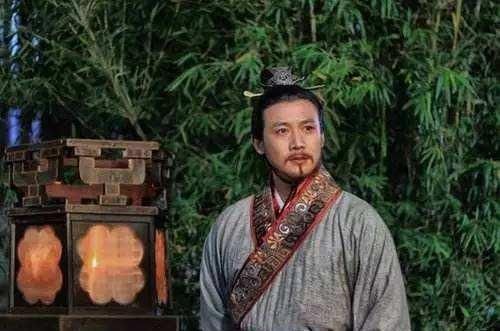 金山寺|苏轼去金山寺找佛印,大喊“秃驴何在”,小和尚答了4字,太机智