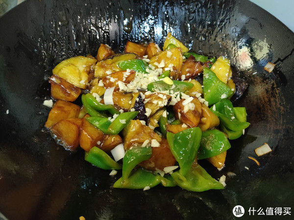 土豆|做地三鲜时，有两样调料别忘了放，少一样味道都不够香、不够正宗