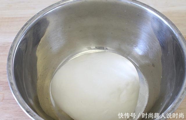  煮面条，开水下锅是错的！白案师傅做好3步，啥面条都爽滑筋道