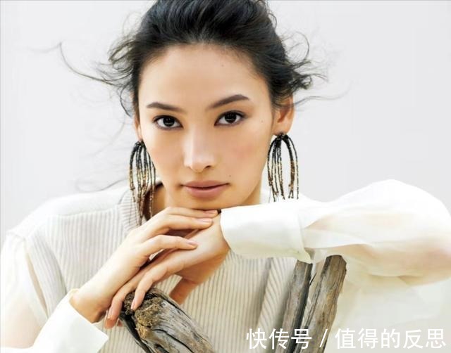 大女人风 穿衣显贵由什么决定大女人风的“讲究穿搭”,又美又飒真喜欢!
