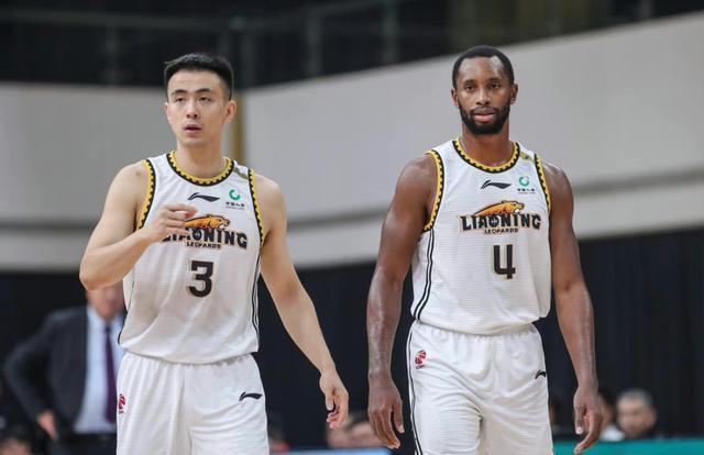 辽宁男篮|3后卫51分,杨鸣考察3对新搭档,郭艾伦下场停赛,辽篮第六人19+7
