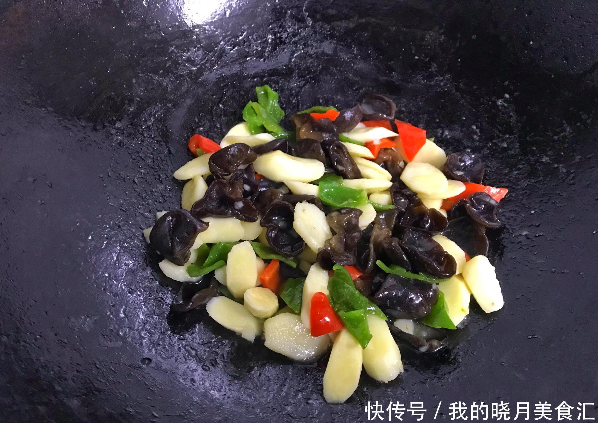 節(jié)后此兩種素菜一起炒，比肉菜受歡迎，清爽開胃解油膩，簡單好吃