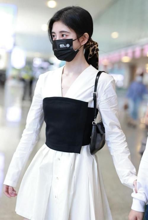 手提包|腰包手提包再见,今夏最流行的是腋下包,来看时尚博主怎么搭配
