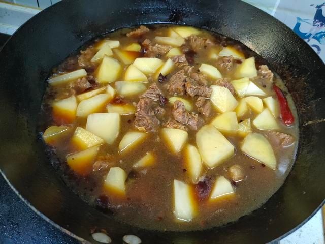 牛肉|炖牛肉时,很多人忽略了几个细节,难怪牛肉口感发硬不软烂