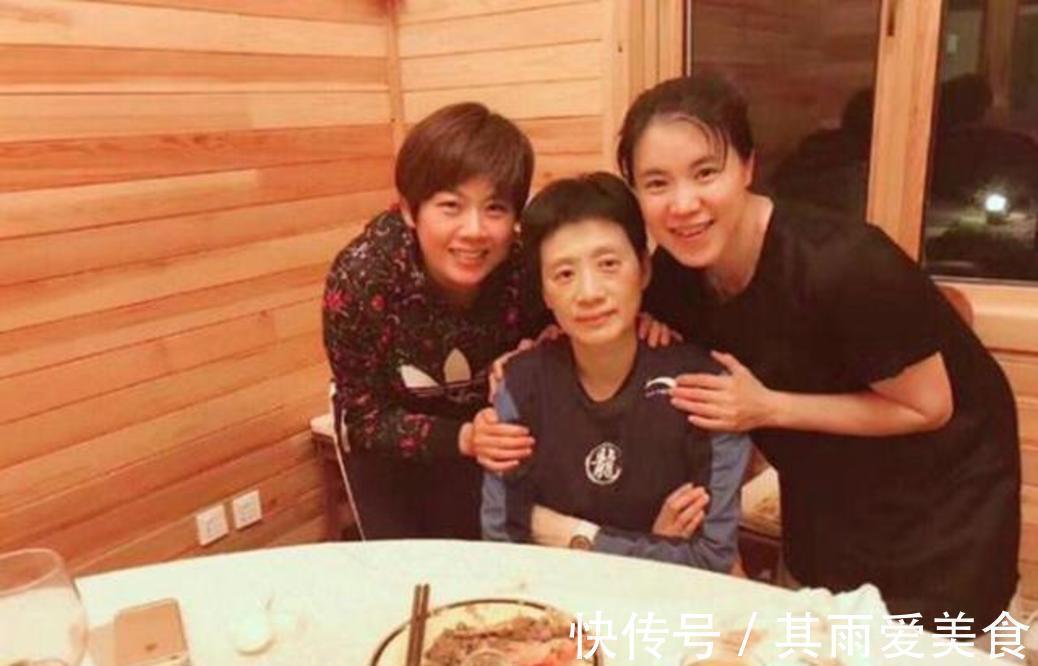 李菊|王楠宴请恩师!60岁金牌教练至今未婚,曾为国乒执教27年