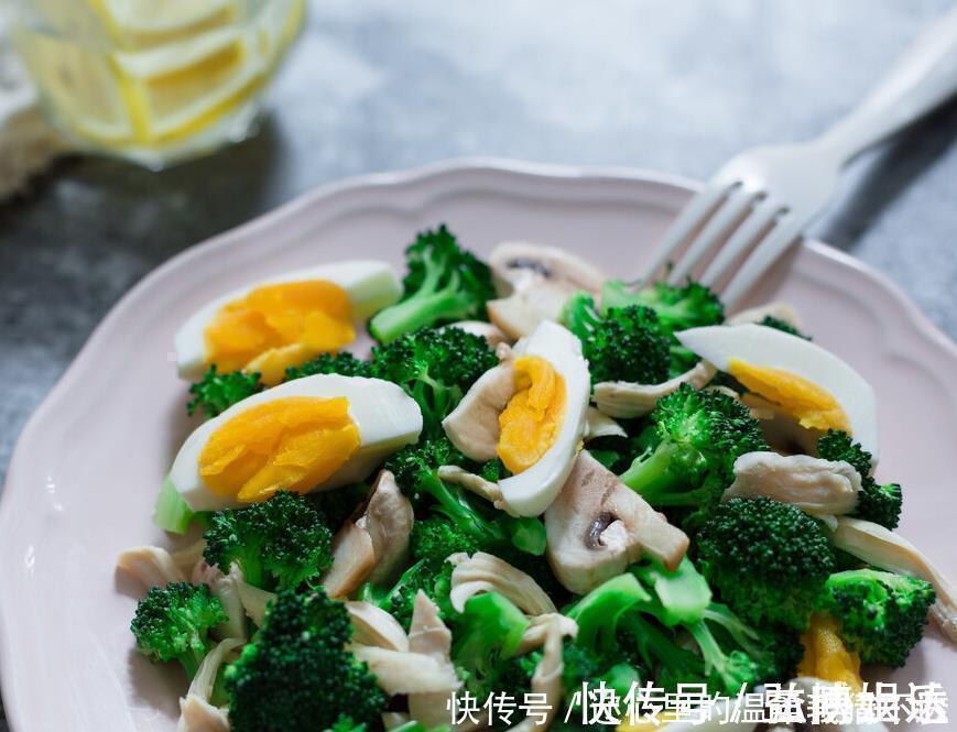 脾胃|7岁男童积食不长个,提醒各位家长3类“毒晚餐”别再喂孩子