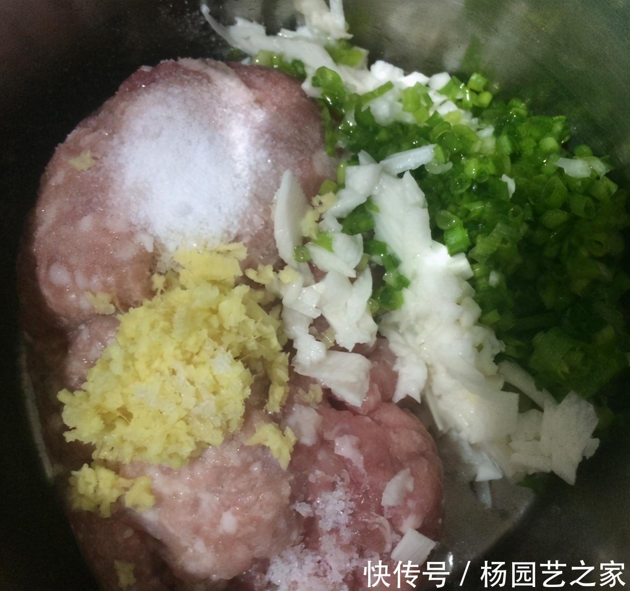 好吃|炸肉丸,牢记“3加2不加”,保证香酥可口,不散不腥不糊,好吃