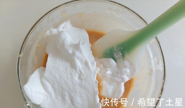 蛋糕|用平底锅也能做蛋糕,做法简单松软可口,孩子抢着吃!