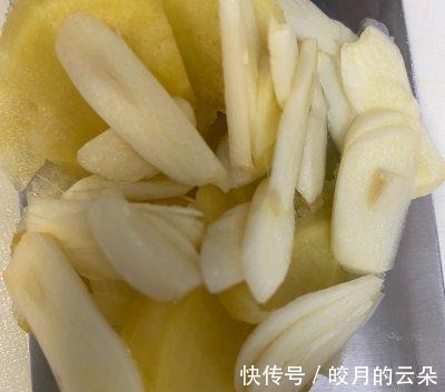 让美味又营养的地锅小公鸡，满足你的胃吧！让美味又营养的地锅小公鸡，满足你的胃吧！