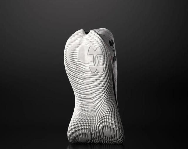 boost 库里8与跑鞋共底的设计,究竟是创新还是失误?