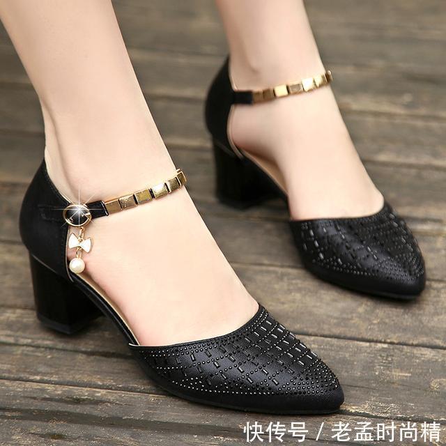 脚型|优雅一字扣带凉鞋,时尚经典,修饰脚型更显气质