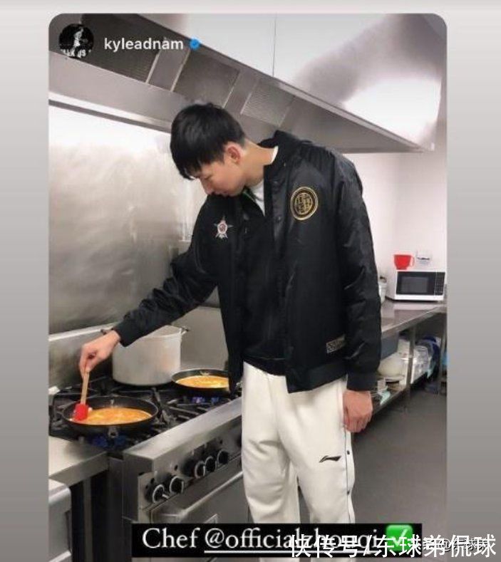 cb离开CBA是对的,周琦首秀拿两双,从被比中指到互动,他打服队友