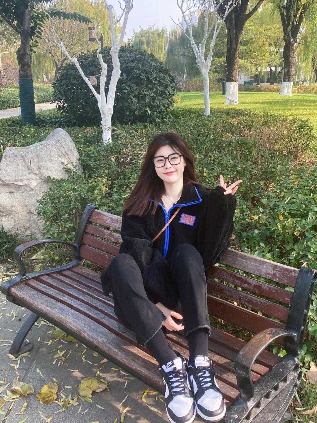 直筒裤 纯黑色直筒牛仔裤yyds!上班族、学生党都能穿,你也千万别错过