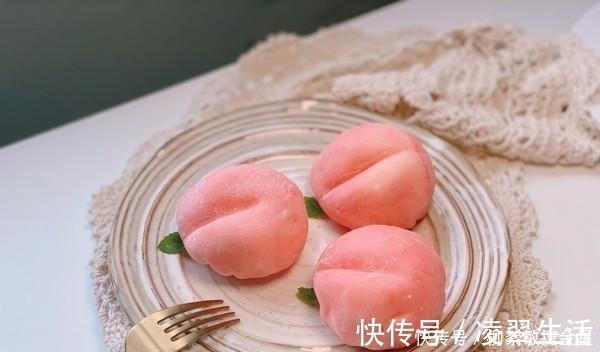 雪媚娘皮|夏日神仙甜品，在家自制软糯香甜，入口即化的蜜桃雪媚娘！