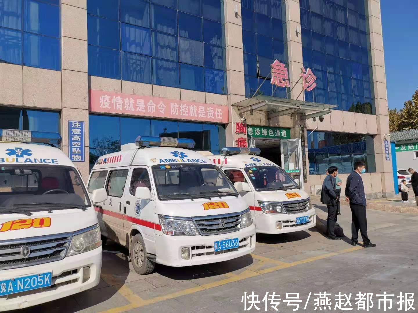 大巴车|《平山县一大巴车坠入河中》后续：伤员正在医院急救