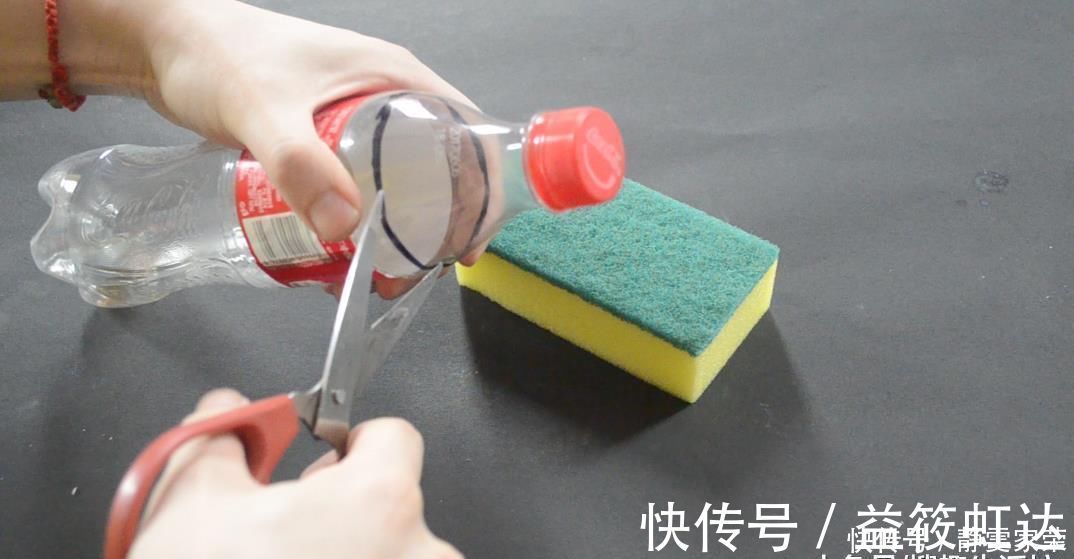 家家户户|把塑料瓶粘在百洁布上, 放在厨房超实用, 解决了家家户户困扰的难题