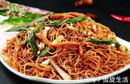 做法|面条不水煮不蒸，试试这种做法，比水煮好吃比炒简单，全家抢着吃