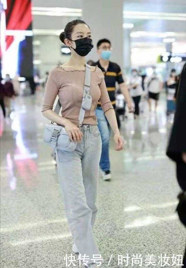 小姑娘|吉娜产后瘦太多了,穿紧身衣也撑不满,这身材比小姑娘还好