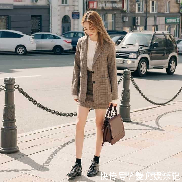 矮个子 大衣+短裙、羽绒服+九分裤,才是矮个子的正确穿搭,谁先穿谁美