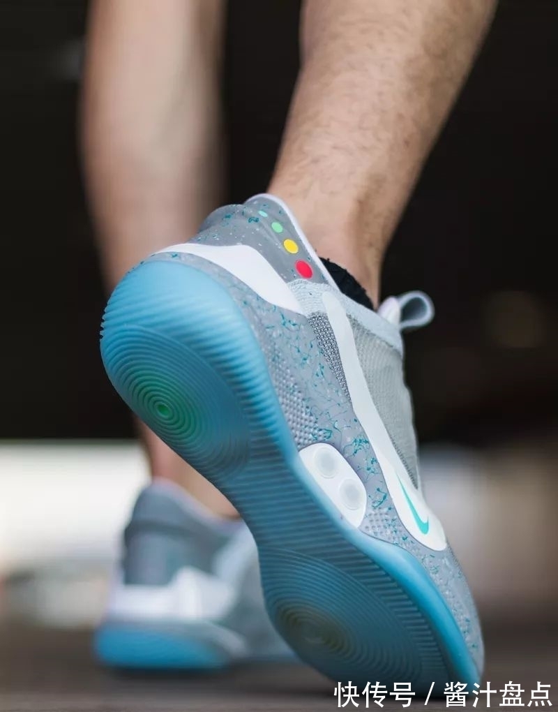 开箱 最强球鞋!六千的“平民 Air Mag” 开箱 + 上脚!