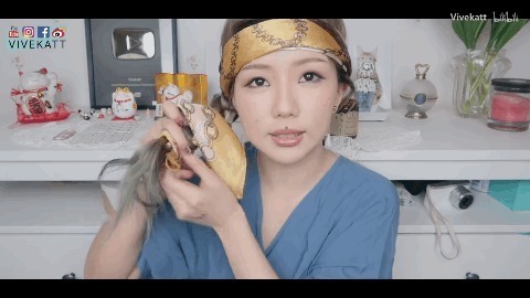 披头散发 别再披头散发了！这3个发型小技巧显嫩又高级