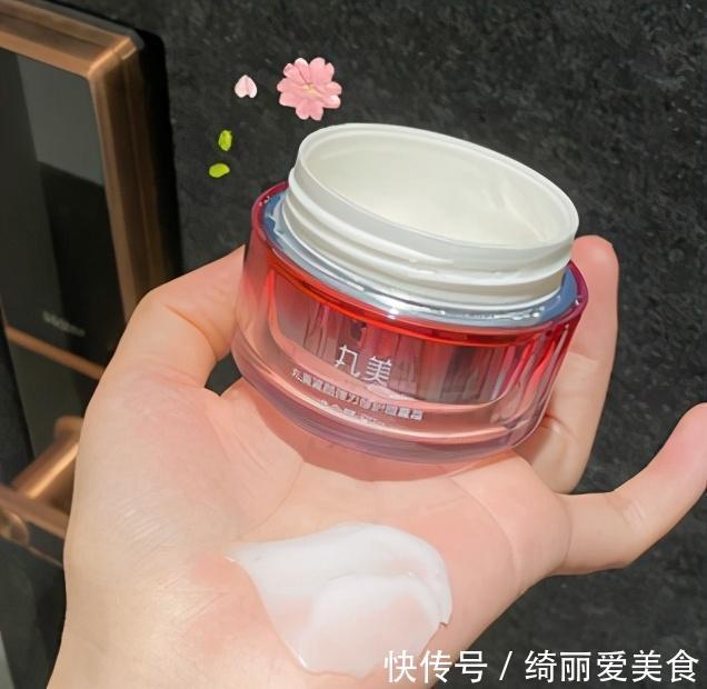 肌肤|4款适合50+岁用的国货面霜,滋润又好吸收,味道还特别好闻