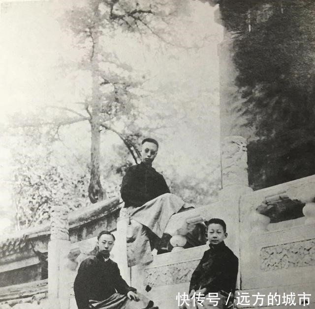 紫禁城|溥仪在紫禁城内的生活剪掉了辫子，帝王气质还在，婉容确实漂亮
