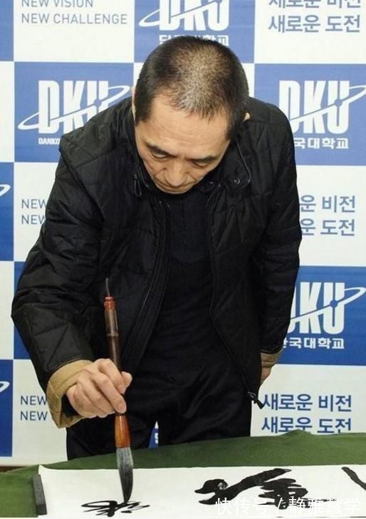 导演!导演张艺谋的书法,落笔彰显才子风采
