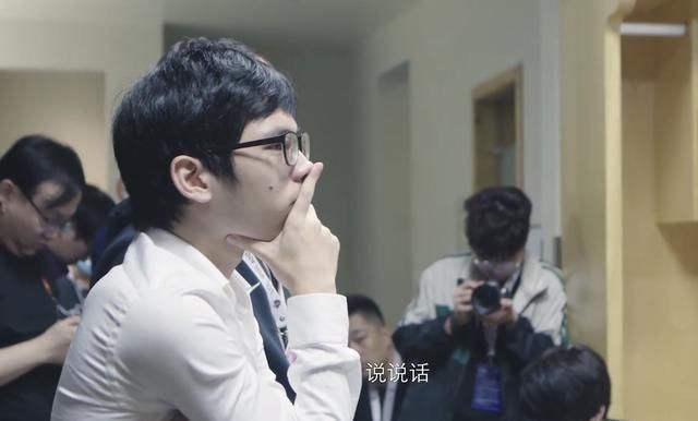 官方|LOL官方纪录片发布，输iG后FPX教练后台哽咽，金贡引泪目