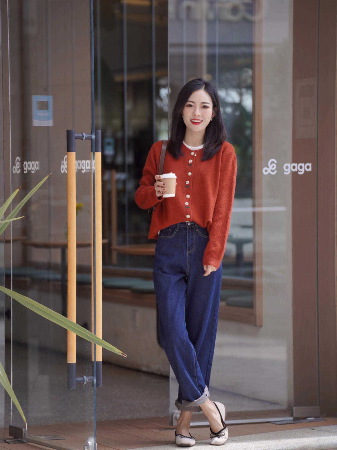 穿搭|今年流行红色毛衣,搭配半裙,裤子都气质,简约还高级