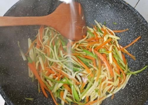 真正的“护眼菜”就是它,隔三差五吃,改善视力,双眼明亮了